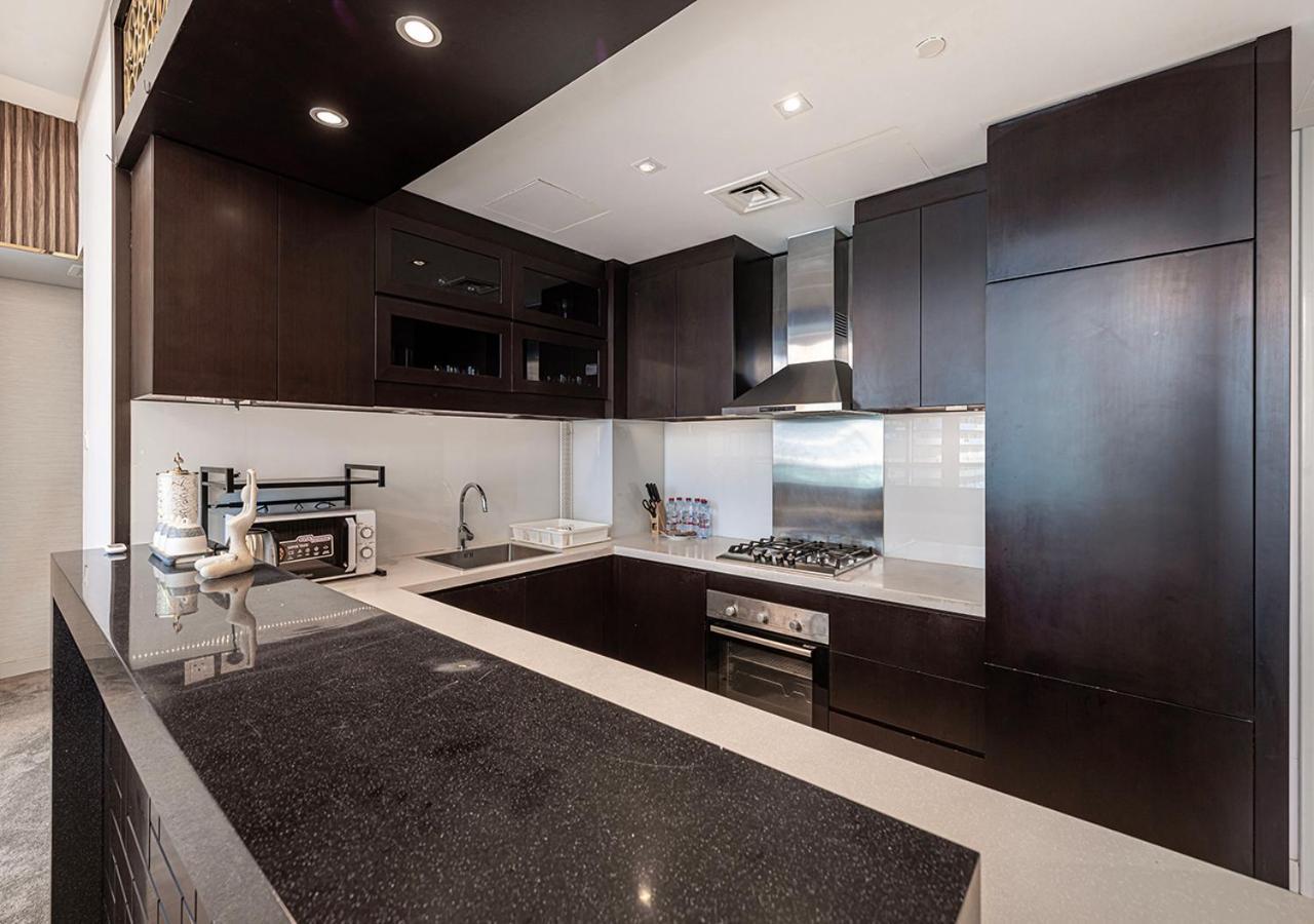 2 Bedroom Apartment! 5 Minute Walk To Mall! Burj Khalifa View! Apartment
