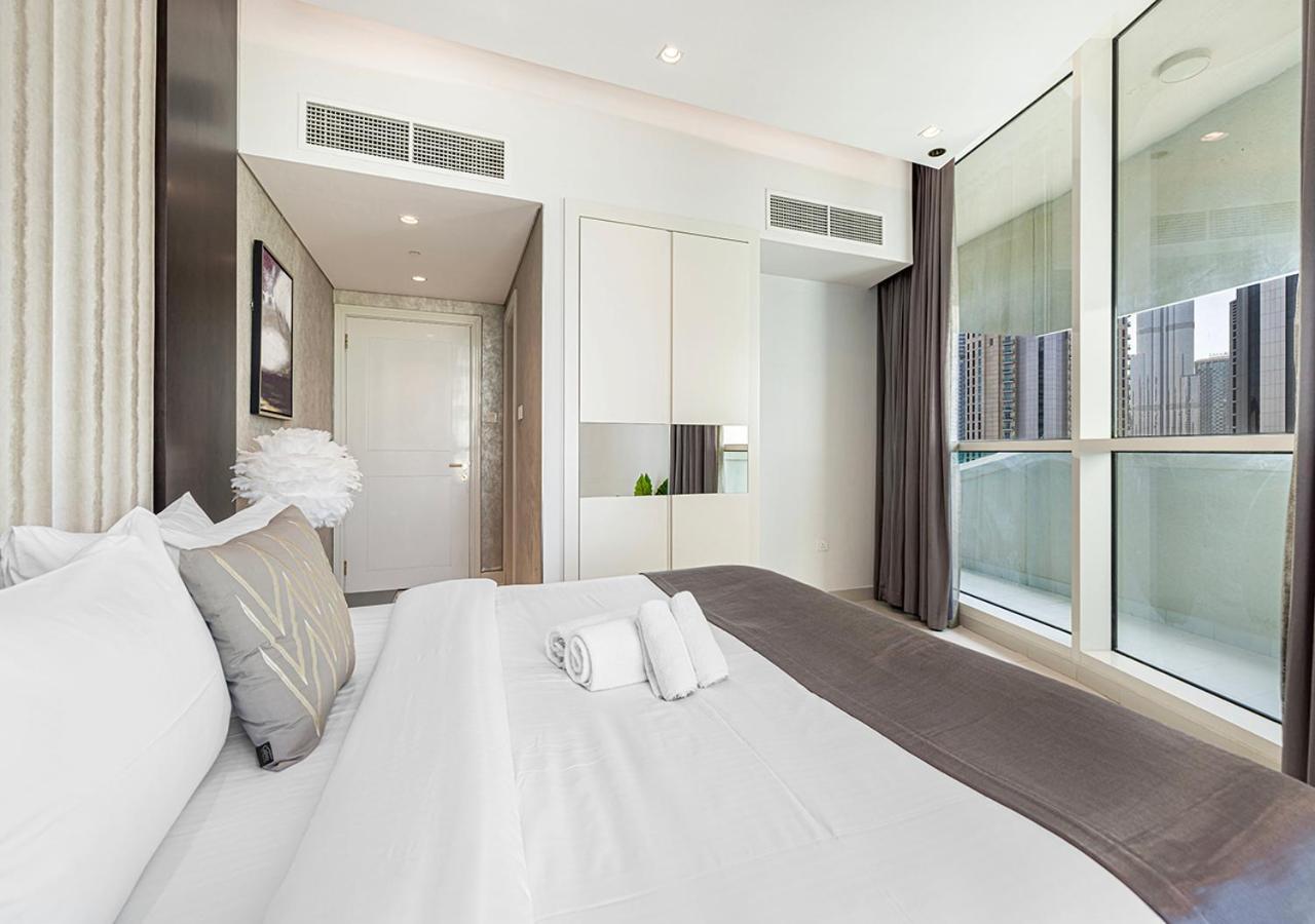 2 Bedroom Apartment! 5 Minute Walk To Mall! Burj Khalifa View! Dubai